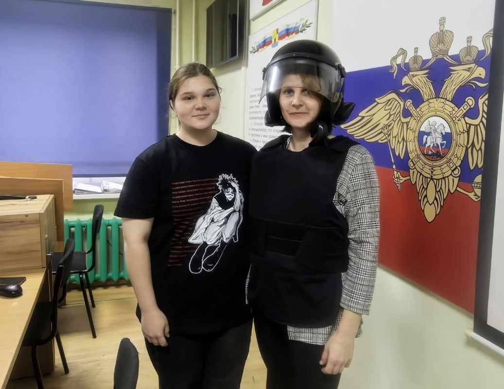 Школьники и студенты побывали на экскурсии в вытегорской полиции Школьники и студенты побывали на экскурсии в вытегорской полиции
