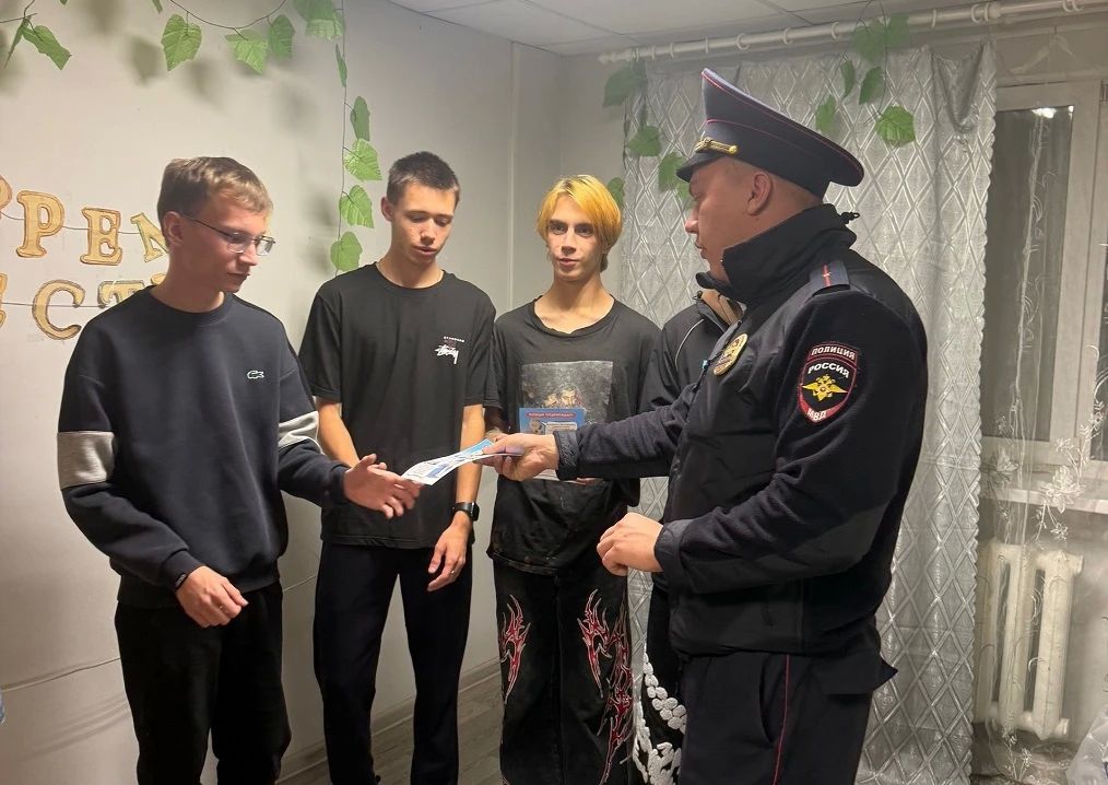 Безопасность молодежи — в приоритете: в Соколе прошел профилактический рейд Безопасность молодежи — в приоритете: в Соколе прошел профилактический рейд