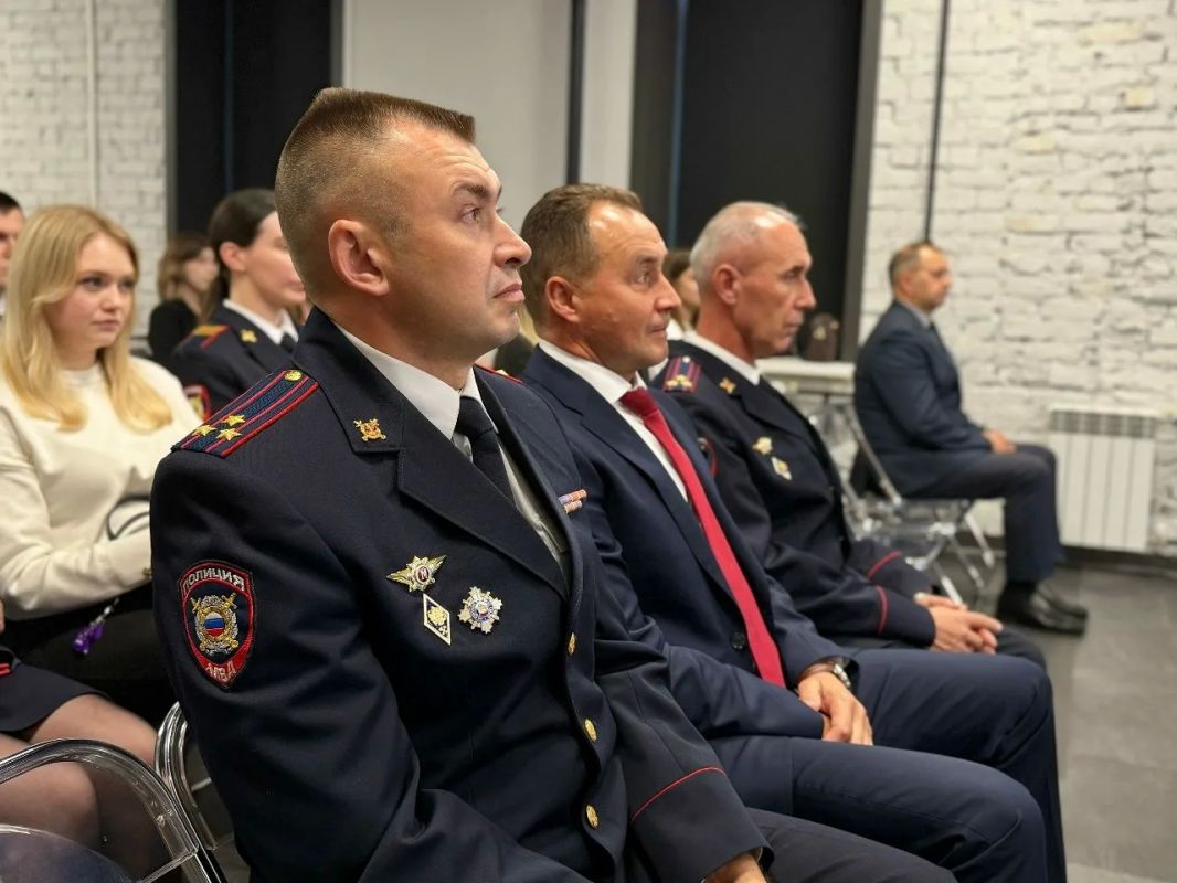 В УМВД России по Вологодской области состоялась церемония вручения первых офицерских погон В УМВД России по Вологодской области состоялась церемония вручения первых офицерских погон