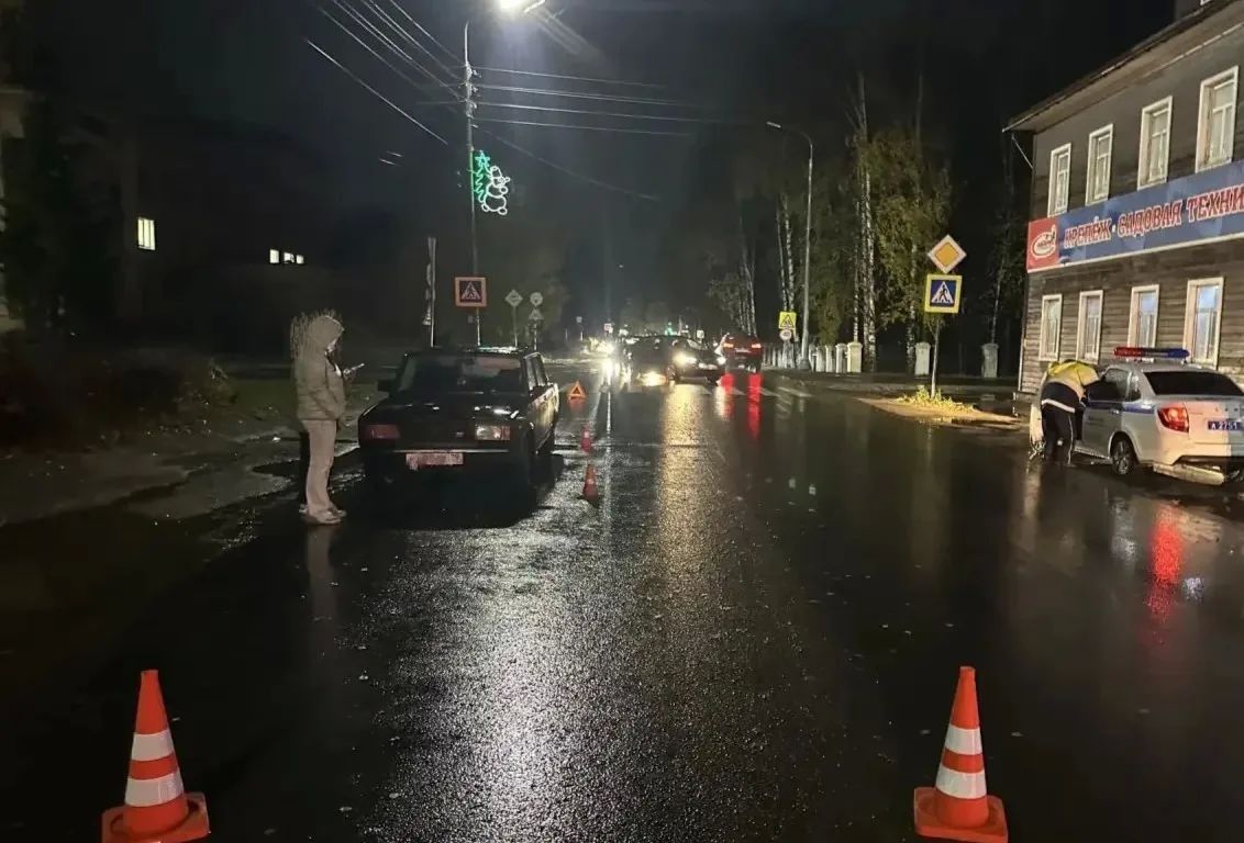 Сегодня около 17:40 в Великом Устюге на ул. Красной у дома 41 произошло ДТП