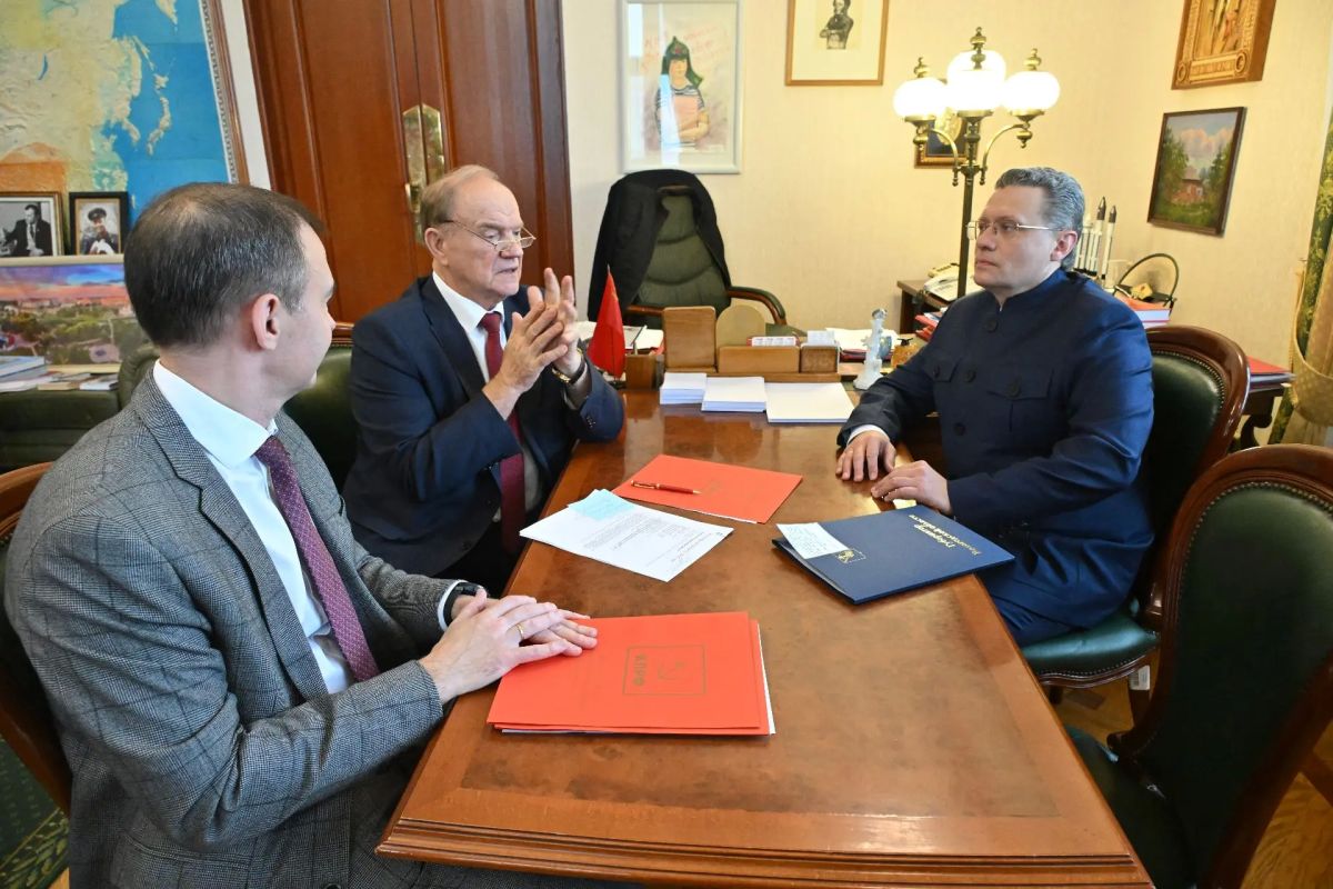 Георгий Филимонов: Сегодня работаю в Москве. Провели встречу с Председателем ЦК КПРФ, руководителем фракции КПРФ в Государственной Думе Геннадием Андреевичем Зюгановым Георгий Филимонов: Сегодня работаю в Москве. Провели встречу с Председателем ЦК КПРФ, руководителем фракции КПРФ в Государственной Думе Геннадием Андреевичем Зюгановым