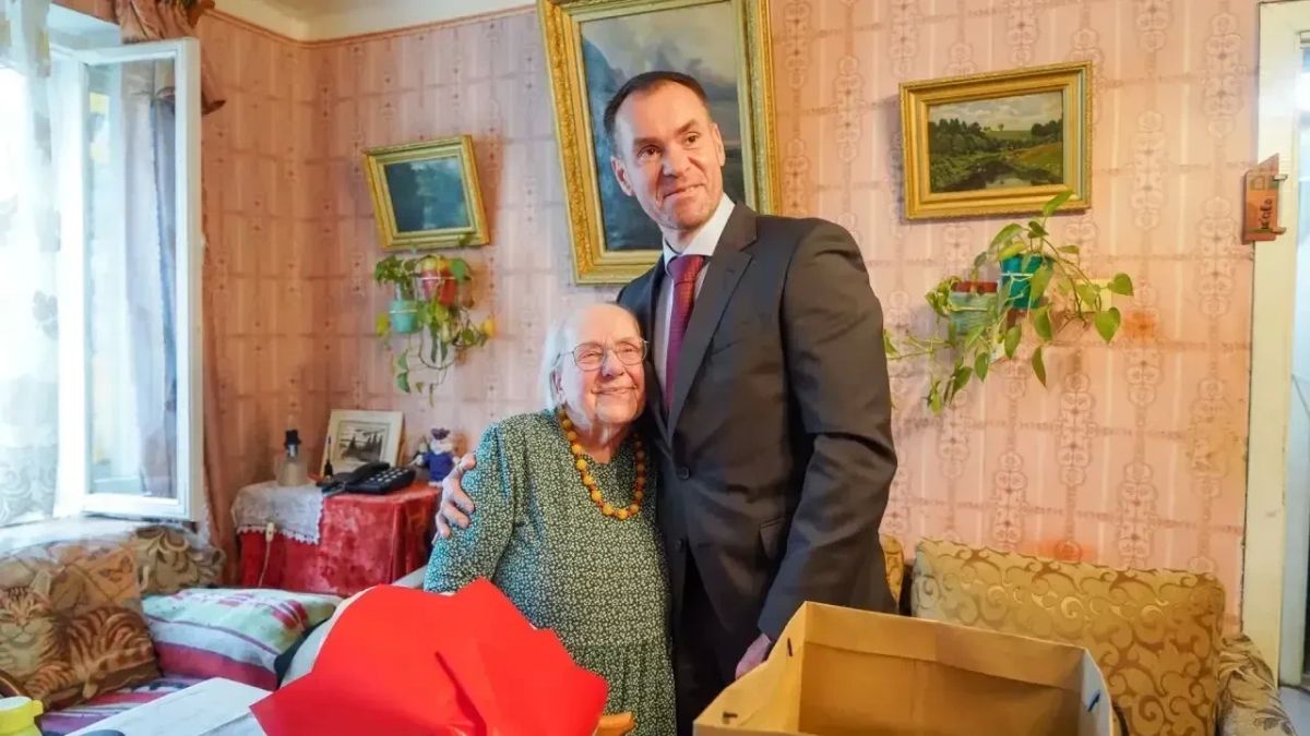 В Вологде поздравили со 101-летием Алевтину Алексеевну Лукьянову В Вологде поздравили со 101-летием Алевтину Алексеевну Лукьянову