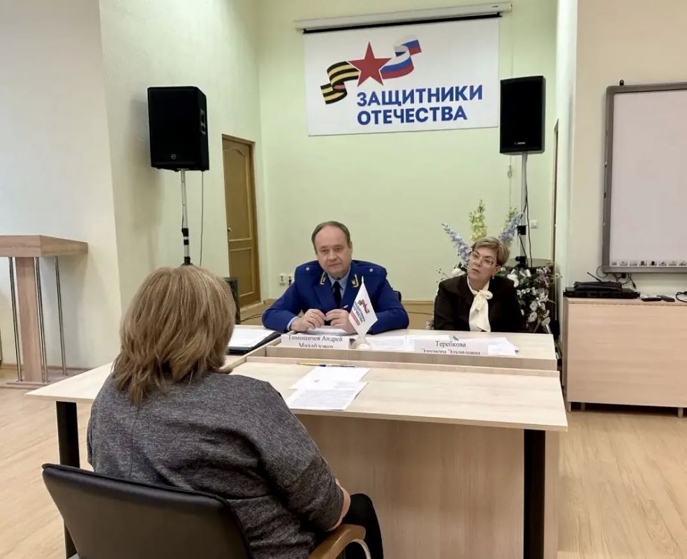 Прокурор Вологодской области Андрей Тимошичев совместно с руководителем регионального филиала фонда «Защитники Отечества» Элеонорой Теребковой провел личный прием участников специальной военной операции и членов их семей Прокурор Вологодской области Андрей Тимошичев совместно с руководителем регионального филиала фонда «Защитники Отечества» Элеонорой Теребковой провел личный прием участников специальной военной операции и членов их семей