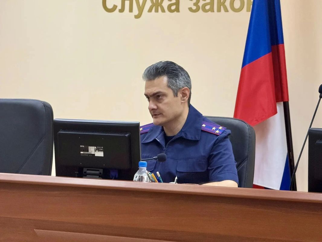 Заместитель руководителя следственного управления Альберт Абдулмажитович Атабиев принял бывших работников предприятия по вопросу невыплаты заработной платы