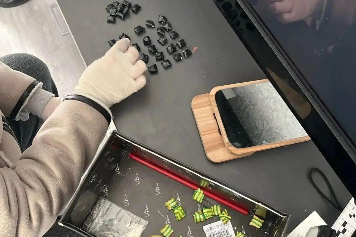 В Череповце накрыли цепочку наркосбытчиков: изъято более 200 граммов «синтетики» В Череповце накрыли цепочку наркосбытчиков: изъято более 200 граммов «синтетики»