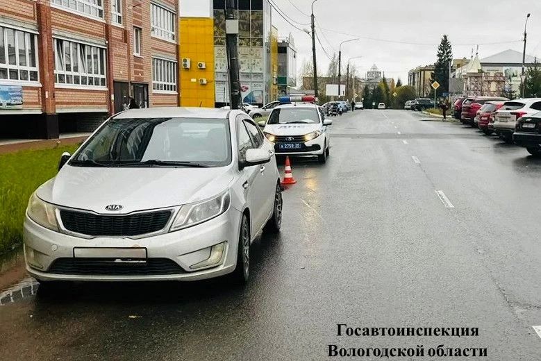 В Шексне 70-летняя велосипедистка врезалась в иномарку и попала в ЦРБ