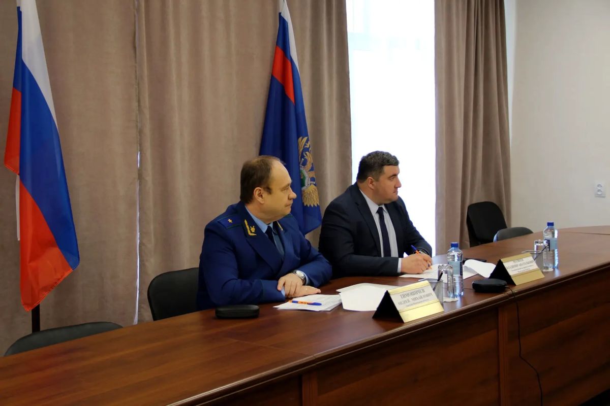 Прокурор Вологодской области Андрей Тимошичев совместно с Уполномоченным по правам человека в Вологодской области Владимиром Матвеевым провел личный прием жителей Вологодской области Прокурор Вологодской области Андрей Тимошичев совместно с Уполномоченным по правам человека в Вологодской области Владимиром Матвеевым провел личный прием жителей Вологодской области