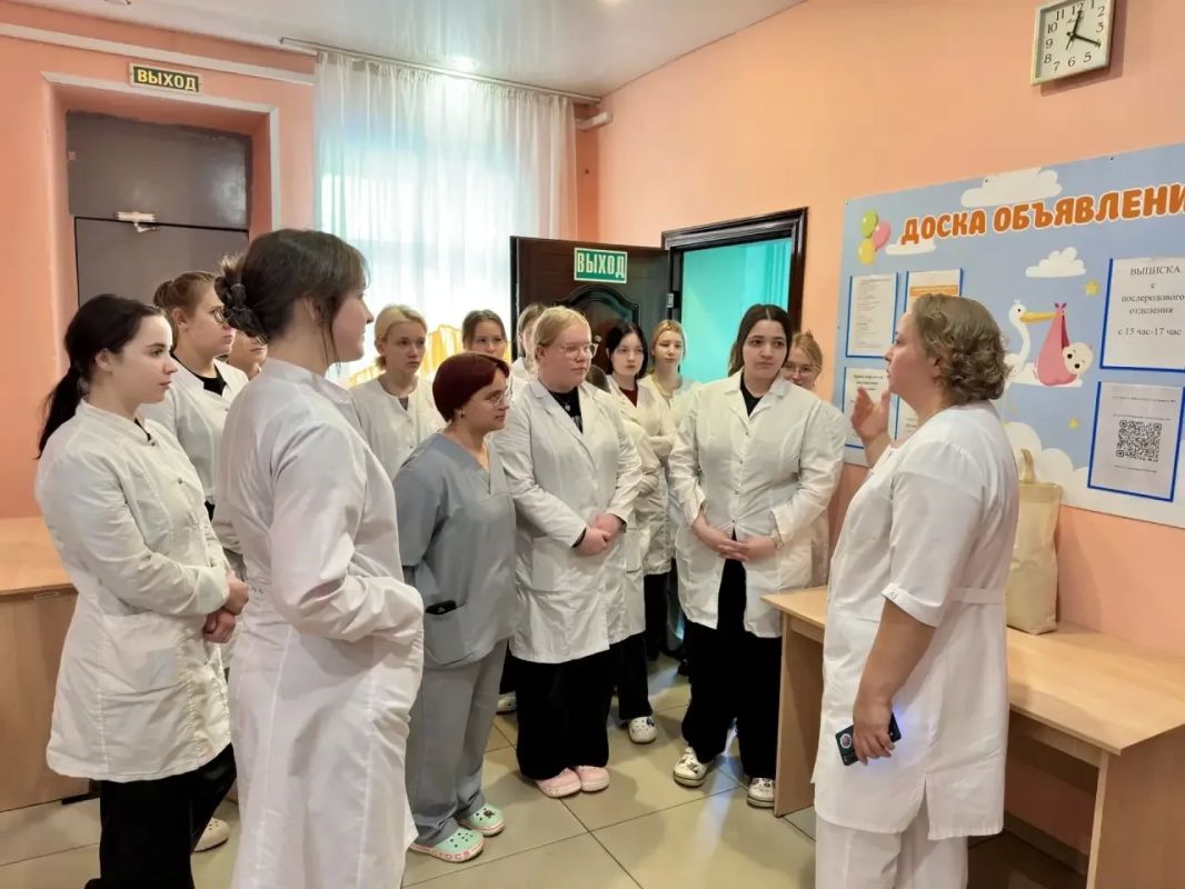День открытых дверей для выпускников 2027 года Вологодского областного медицинского колледжа по специальности "Сестринское дело" прошло сегодня в Вологодском городском родильном доме