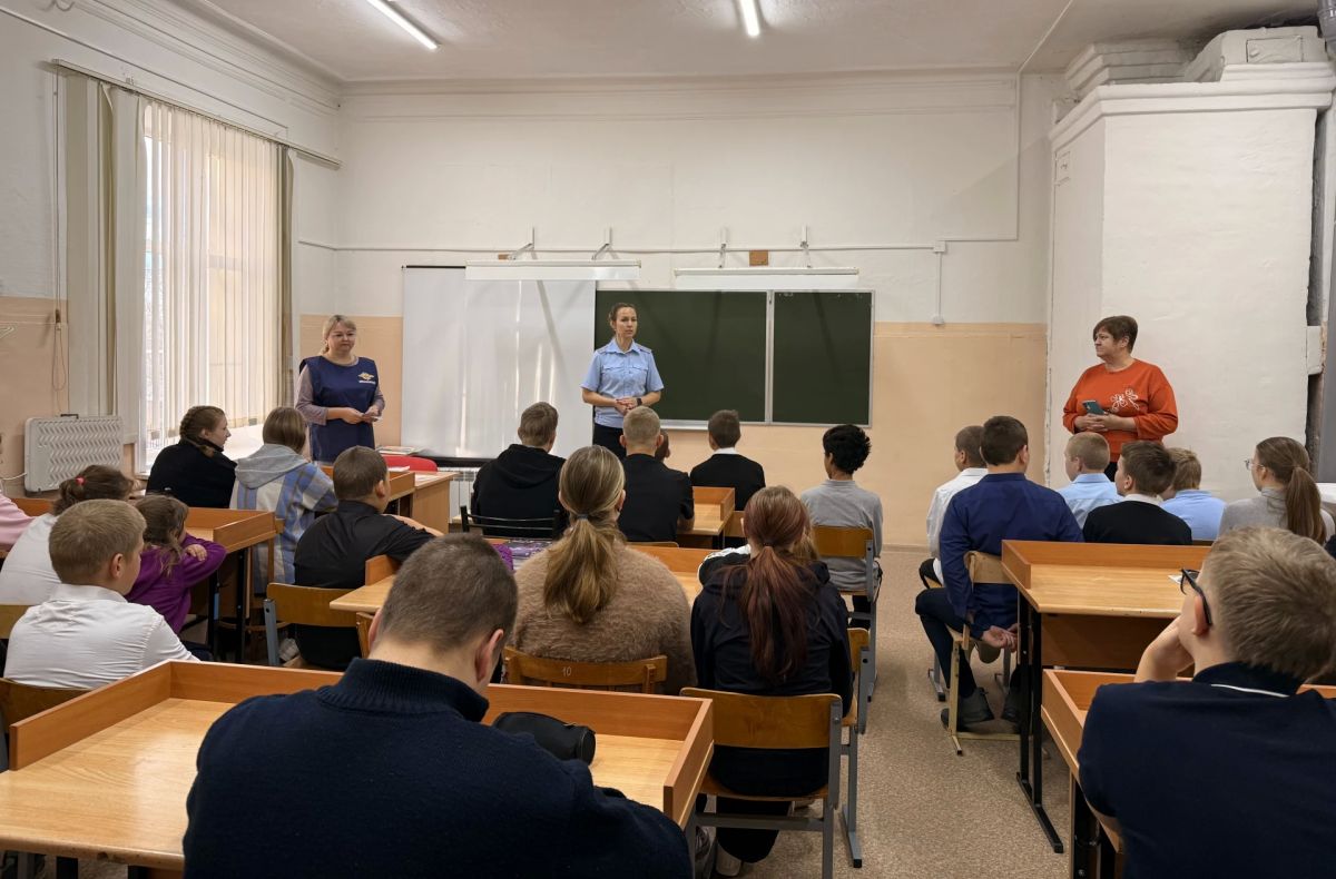 В Никольском округе в преддверии каникул полицейские напомнили детям о правилах безопасности на дорогах В Никольском округе в преддверии каникул полицейские напомнили детям о правилах безопасности на дорогах