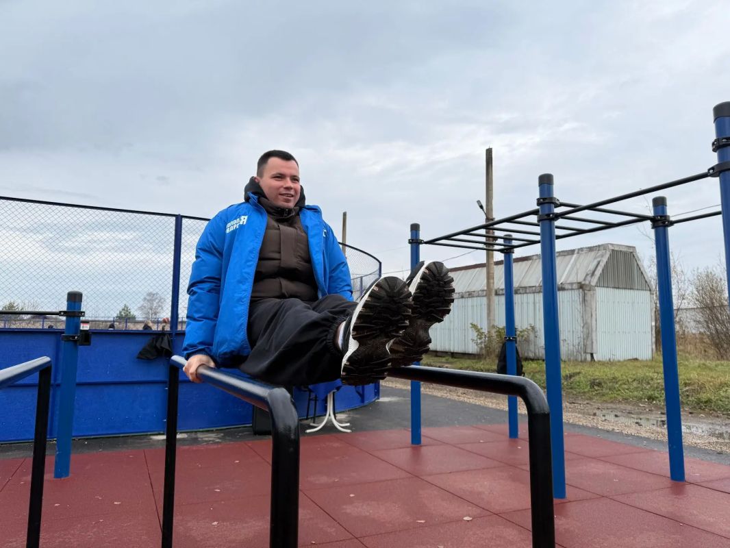 Георгий Филимонов: В Шексне ввели в эксплуатацию новую «умную» спортивную площадку Георгий Филимонов: В Шексне ввели в эксплуатацию новую «умную» спортивную площадку