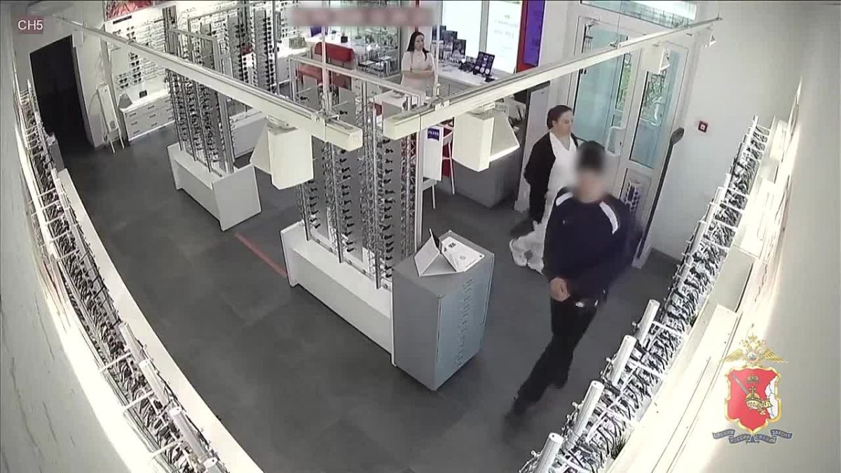 В Вологде полицейские задержали подозреваемого в краже очков из салона оптики