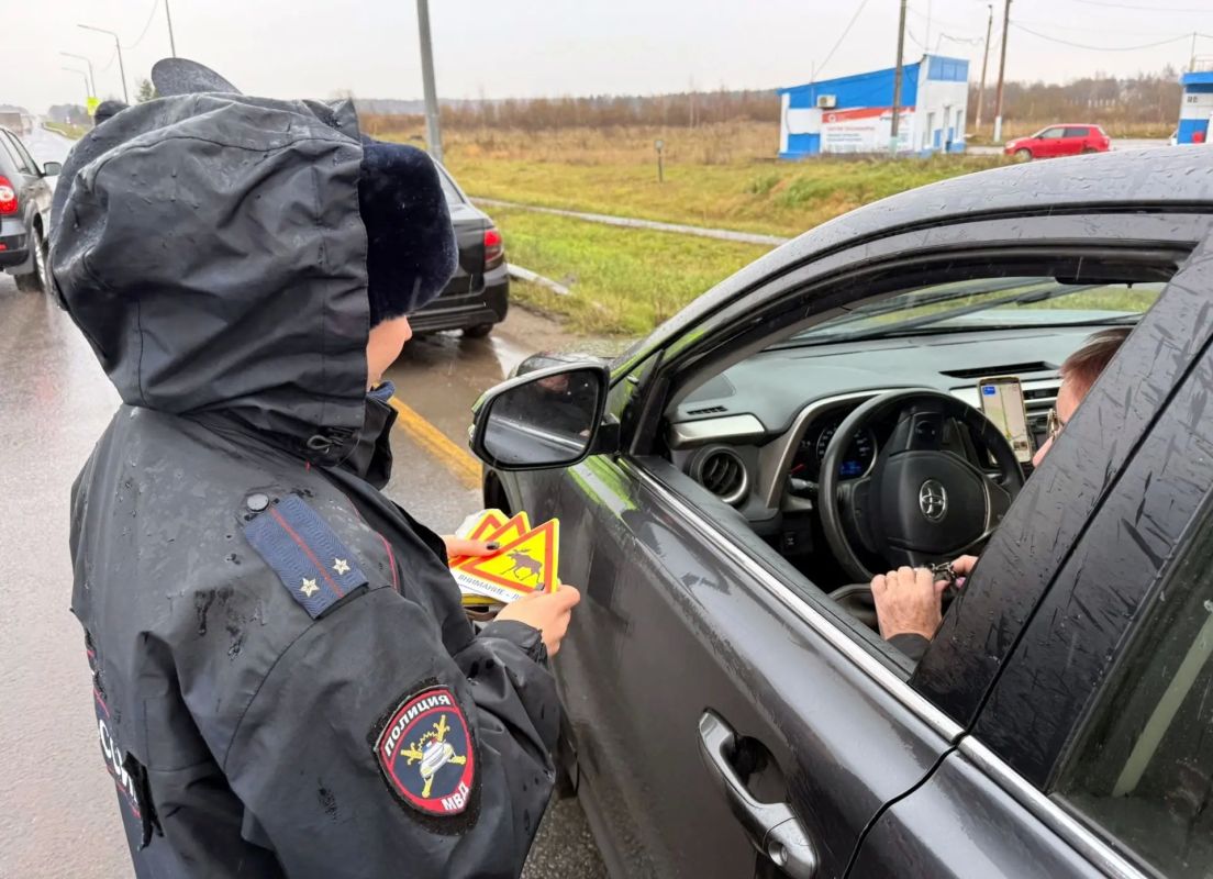 Сотрудники управления Госавтоинспекции Вологодской области, отделов ОМВД России «Вологодский» и «Шекснинский», представители ФКУ Упрдор «Северо-Запад», а также заместитель начальника отдела по охране и развитию объектов... Сотрудники управления Госавтоинспекции Вологодской области, отделов ОМВД России «Вологодский» и «Шекснинский», представители ФКУ Упрдор «Северо-Запад», а также заместитель начальника отдела по охране и развитию объектов...