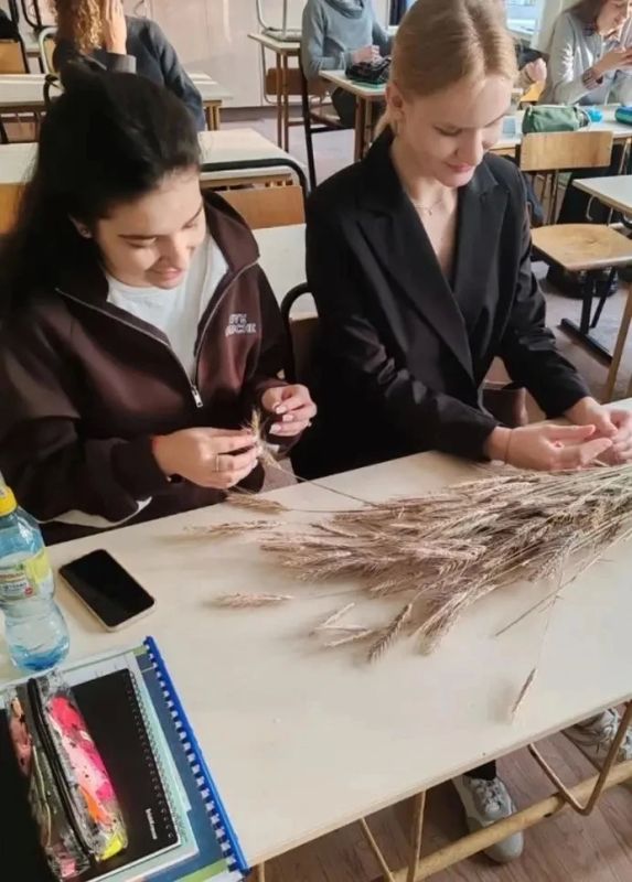 Школьники Вологодчины знакомятся с ведущими отраслями экономики и востребованными профессиями региона Школьники Вологодчины знакомятся с ведущими отраслями экономики и востребованными профессиями региона